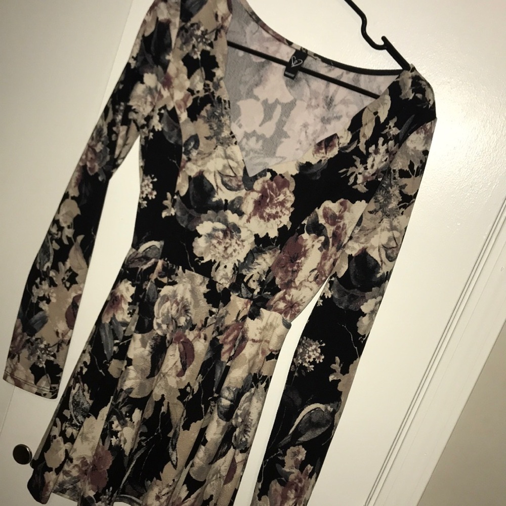 Dress - Picture 3 of 4